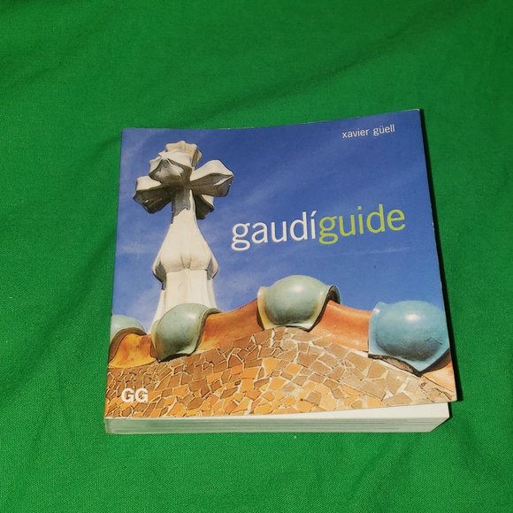 Gaudi Guide Book by Xavier Guell - Picture 1 of 2